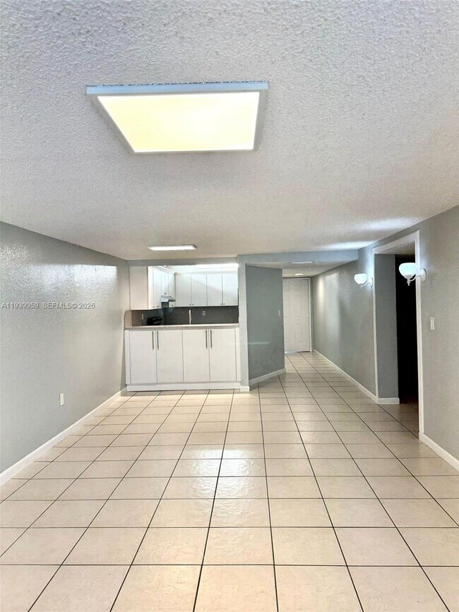 Building Photo - 220 W 68th St