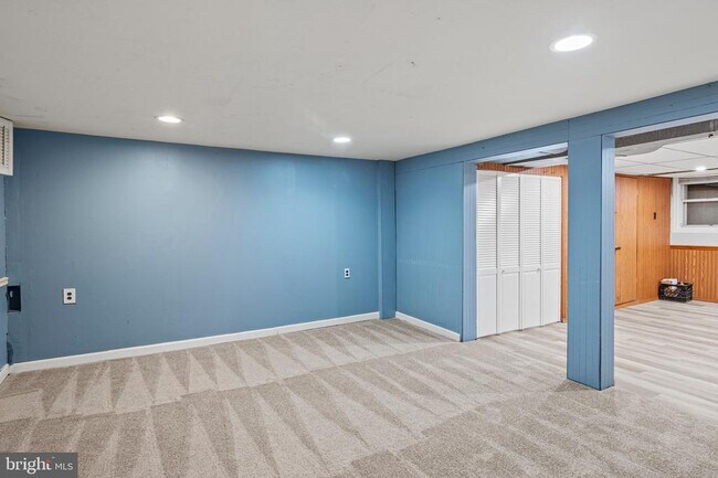 Building Photo - 1621 Thetford Rd