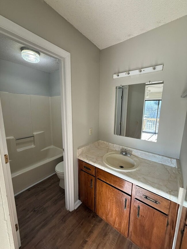 Building Photo - 2 Woodrum Pl