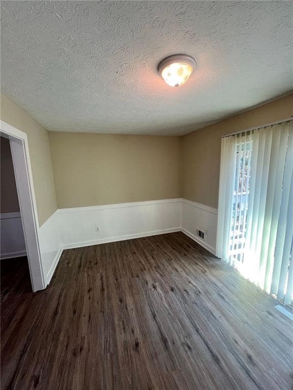 Building Photo - 1961 Pine Dr SW