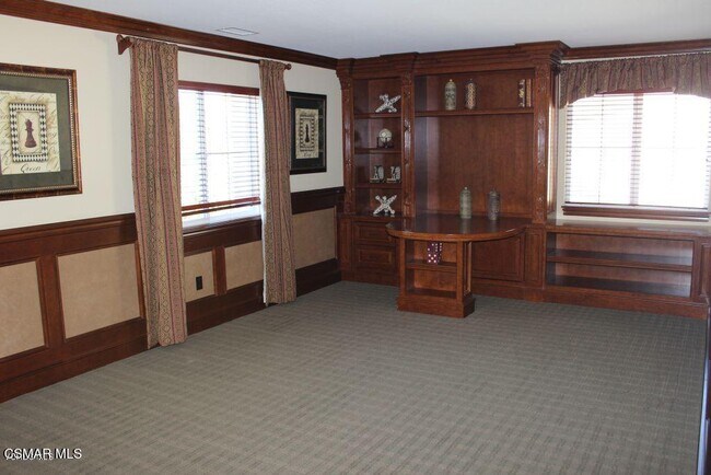 Building Photo - 1555 Arroyo View St