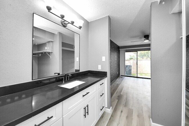 Building Photo - 6281 Ludington Dr