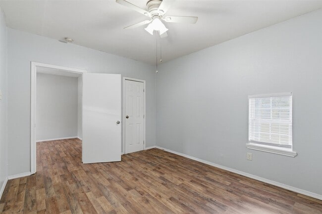 Building Photo - 127 E Walker St