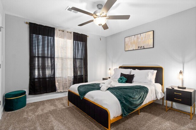 Building Photo - Modern Comforts in Clarksville – Stylish 2...