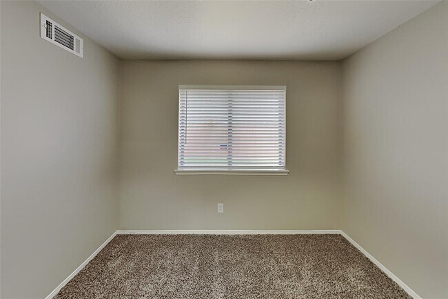 Building Photo - 9903 Jockey Club Dr