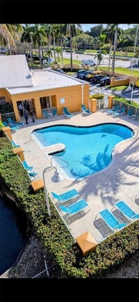 Building Photo - 1341 SE 3rd Ave