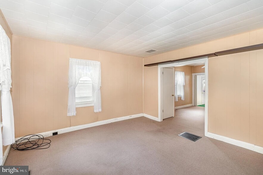 Building Photo - 19 W 2nd St