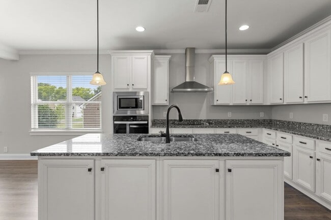 Building Photo - 3BR Home with Bonus Loft & Spa-Inspired Pr...
