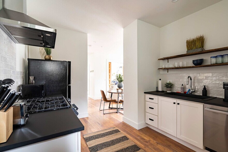 Building Photo - 1603 NW 23rd Ave