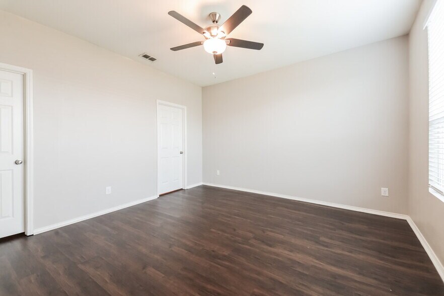 Building Photo - 1724 Gayla Creek Dr
