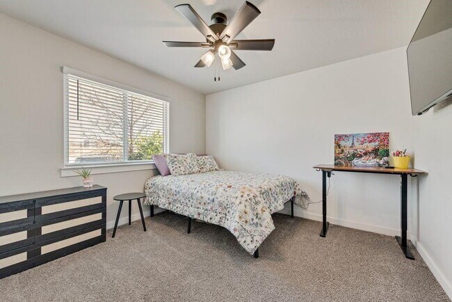 Building Photo - "Energy-Efficient 4-2 Home with Designer Finishes and a Spacious Backyard Retreat!"