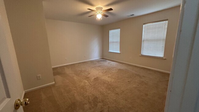 Building Photo - 7718 Abigail Glen Dr