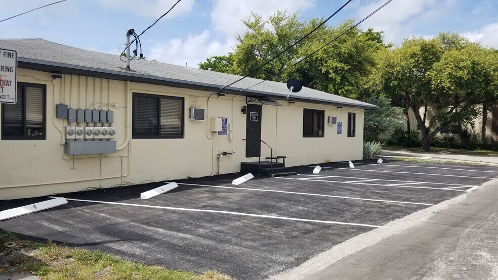 Building Photo - 1952 Madison St