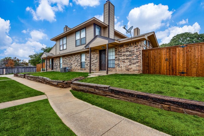 Building Photo - 4-Plex in Kennedale • New Vinyl Flooring •...