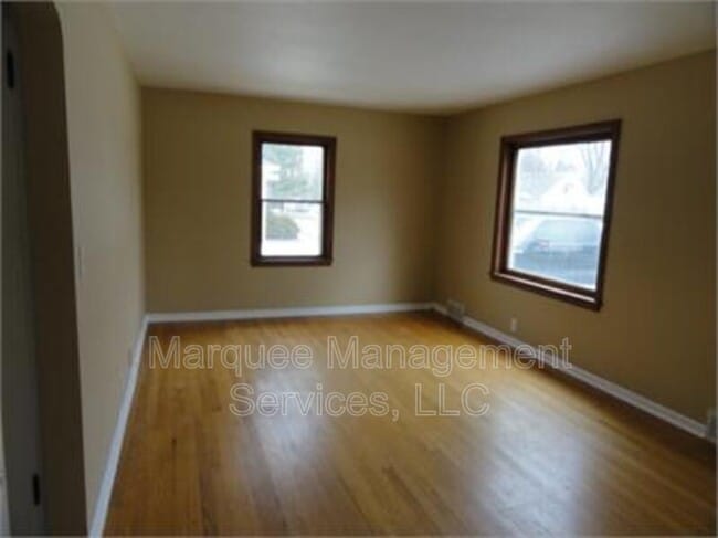 Building Photo - 546 Kelly St