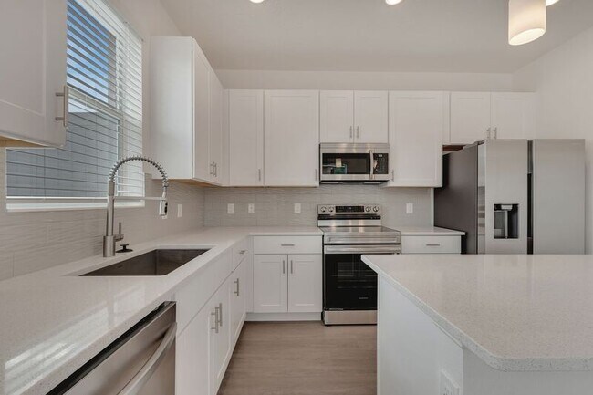 Building Photo - 912 Valencia Isle Dr