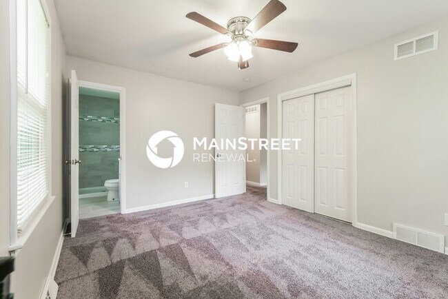 Building Photo - 3 Bedroom Pet-Friendly Home in RAYTOWN, MO with Main Street Renewal