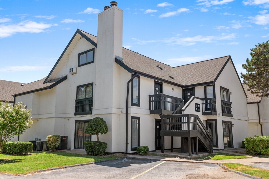 Primary Photo - Avia Apartments