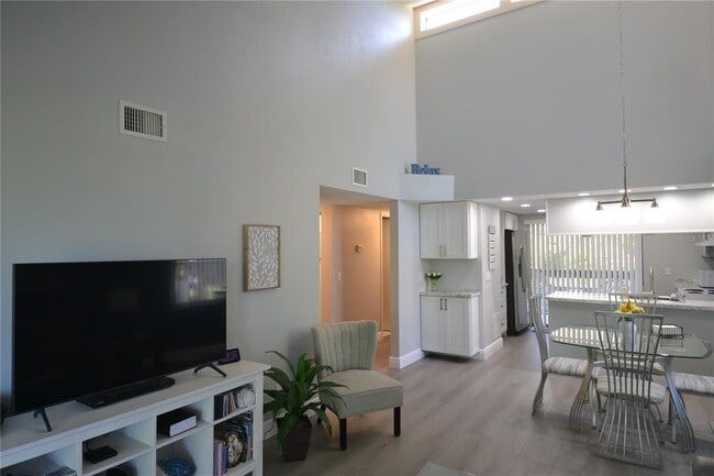 Building Photo - 284 Woodlake Wynde