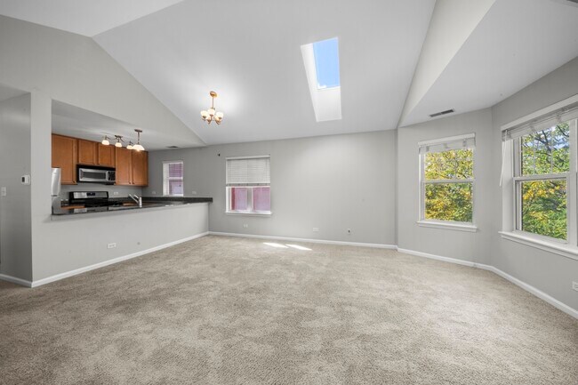 Building Photo - 649 W Elm St