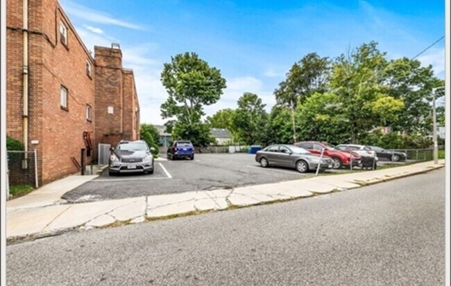 Building Photo - 701 Adams St