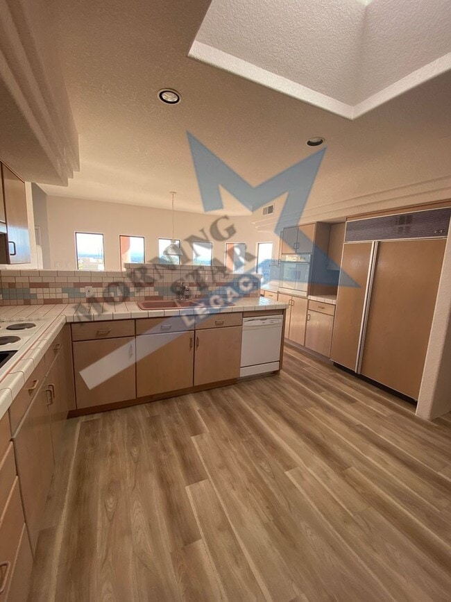 Building Photo - VIEWS!!  Spacious home in Picacho Hills!