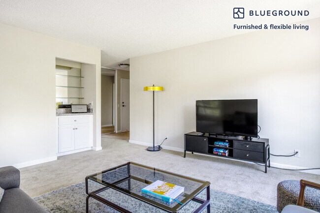 Building Photo - 1824 Oak Creek Dr