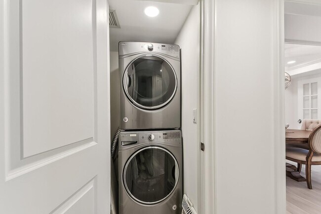 Building Photo - 3590 S Ocean Blvd