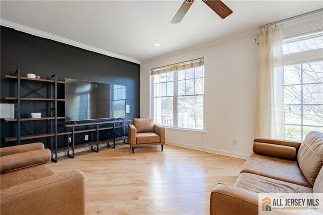 Building Photo - 98 S Shore Dr