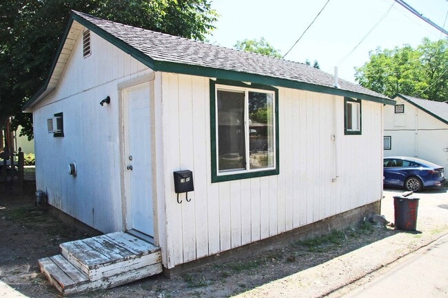 Building Photo - Nice cottage in Tuolumne