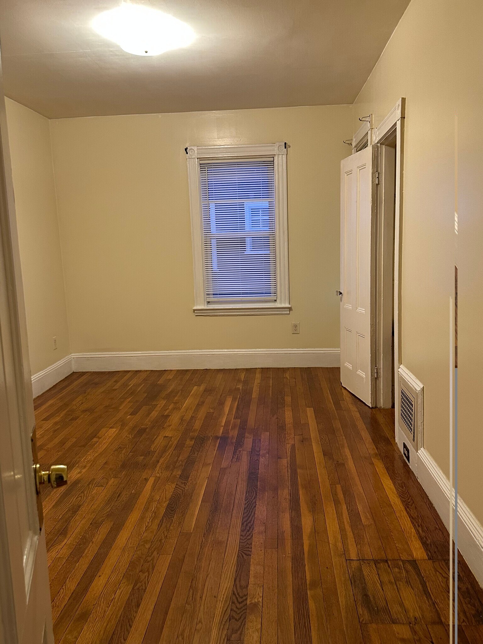 Building Photo - 19 Rockwell St