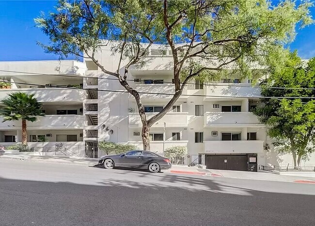Building Photo - 960 Larrabee St