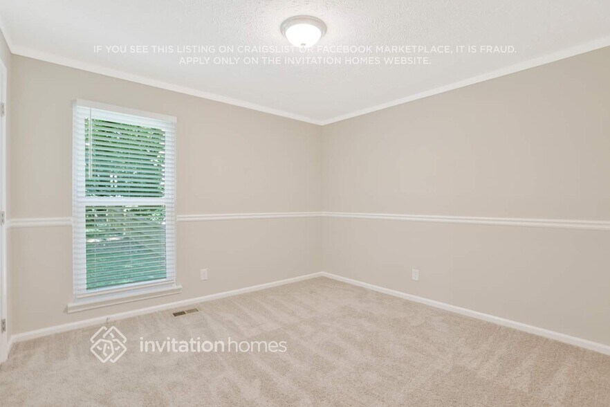 Building Photo - 5421 S Lake Dr