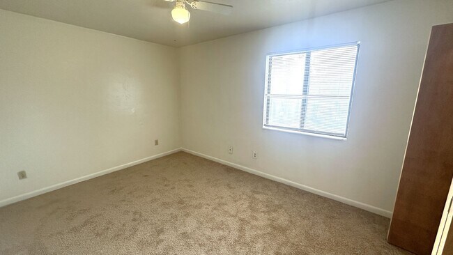 Building Photo - 303 S Lipona Rd