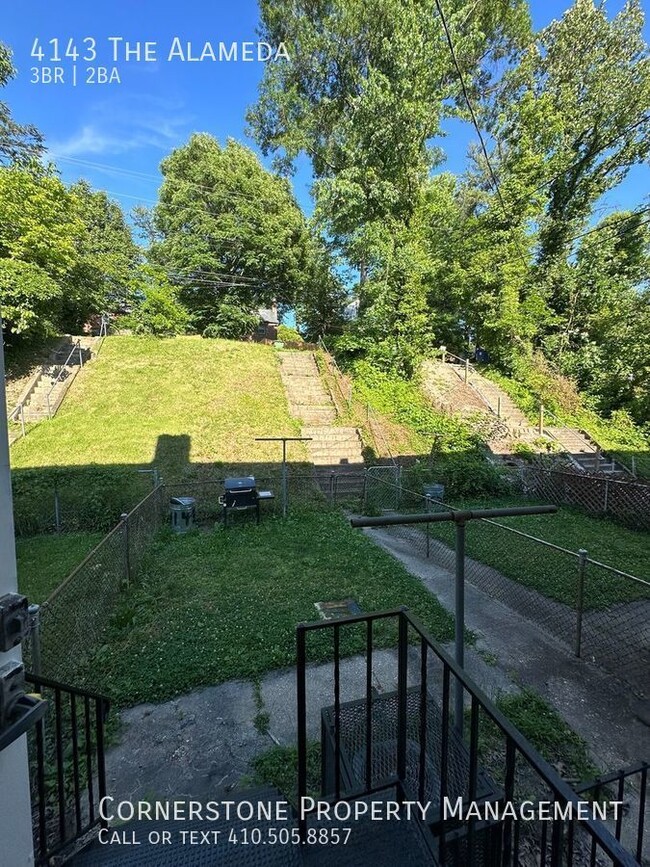 Building Photo - 3 Bed 1.5 Bath | $1500  | 4143 The Alameda...