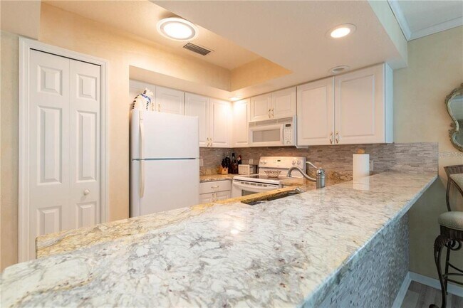 Building Photo - 987 Wellington Ct