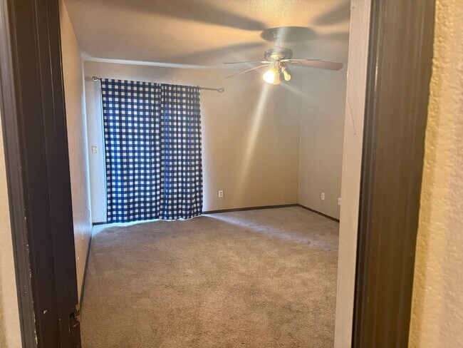 Building Photo - 3 Bd-2bth Move in Ready!!