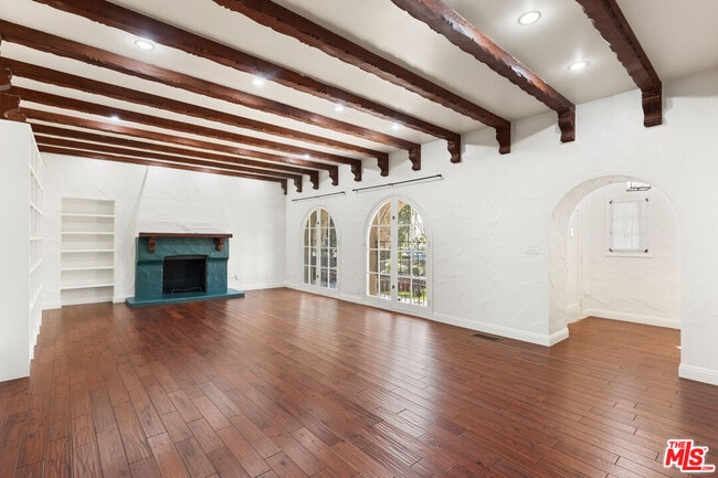 Building Photo - 258 S Orange Dr