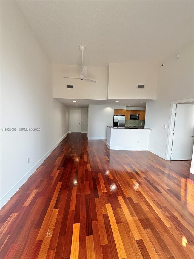 Building Photo - 1060 Brickell Ave