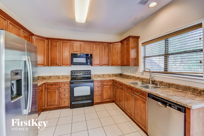 Building Photo - 753 Forest Lakes Dr