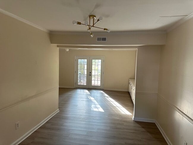 Building Photo - 1225 Fairway Terrace