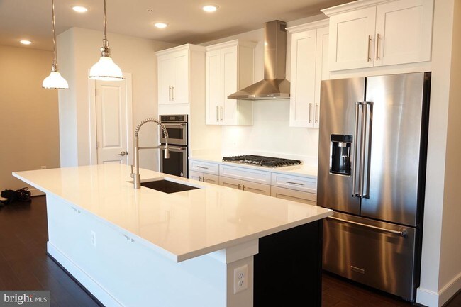 Building Photo - 210 Decoverly Dr