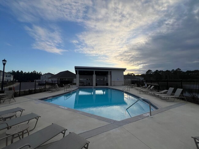 Building Photo - 115 Piper Cv