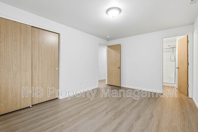 Building Photo - 8503 Desoto Dr