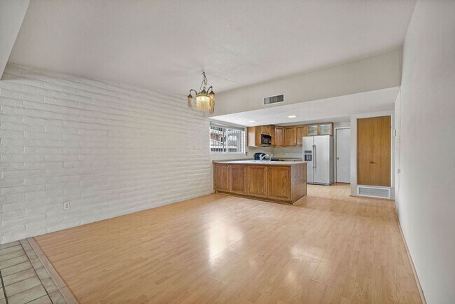 Building Photo - Eastside 4 Bedroom Home with Pool