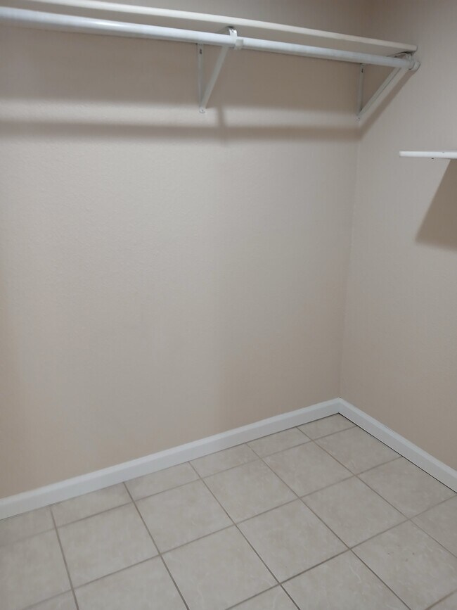 Building Photo - 711-C S Poplar St