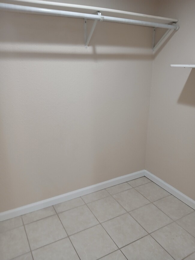 Building Photo - 711 S Poplar St