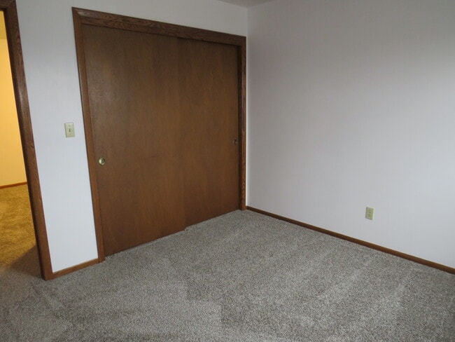 Building Photo - 399 Willow Grove Dr