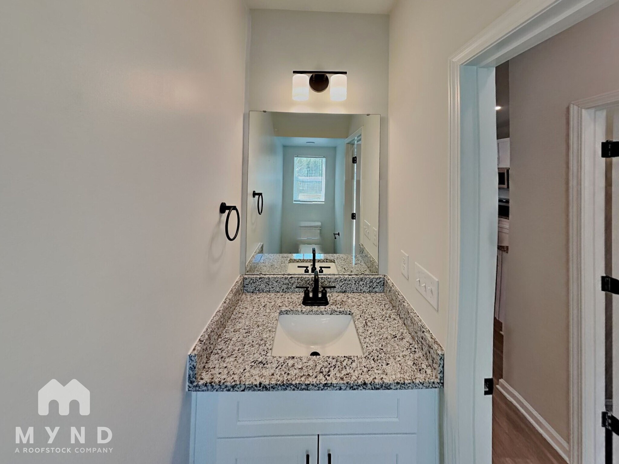 Building Photo - 1411 Lake St