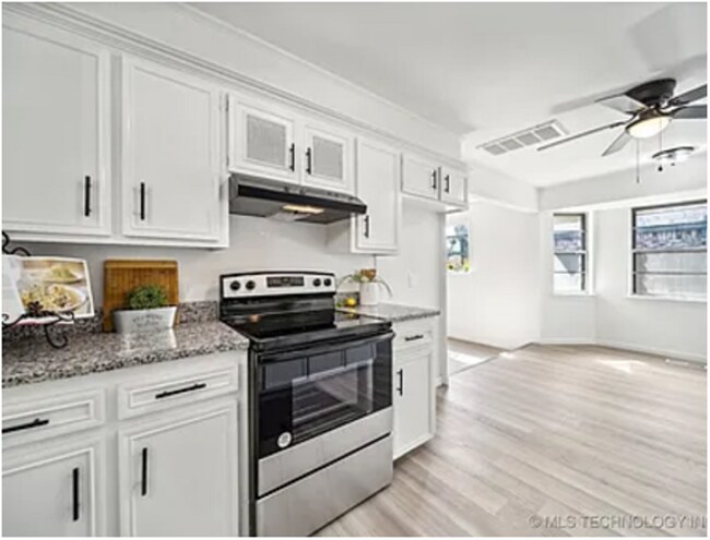 Building Photo - Charming 3-Bedroom Home with Spacious Yard in Prime Tulsa Location